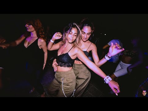 Hot Babes in a Crazy Night Party Dance